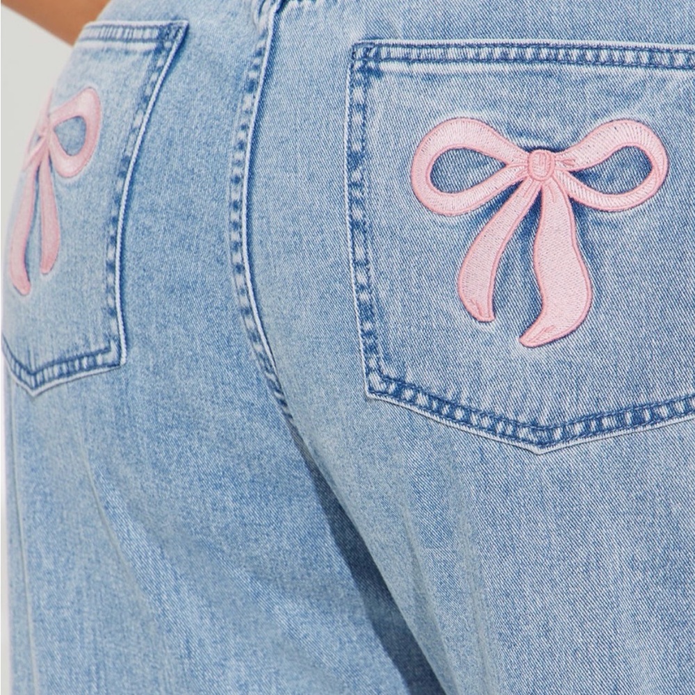 Stylish Blue Jeans with Pink Bow Detail - Picture 4 of 10